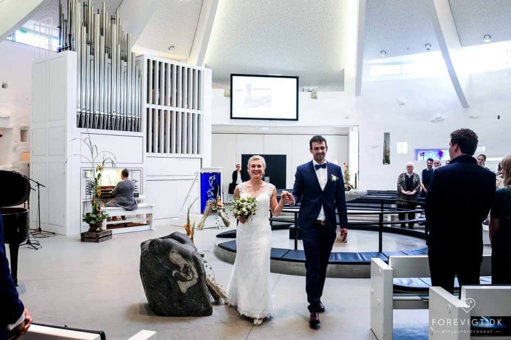 BRYLLUP: Et kirkebryllup er en smuk begivenhed