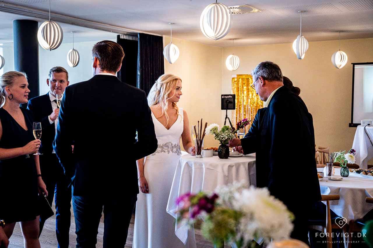 Det gælder, uanset om I booker mig som bryllupsfotograf til Varna Palæet i Århus