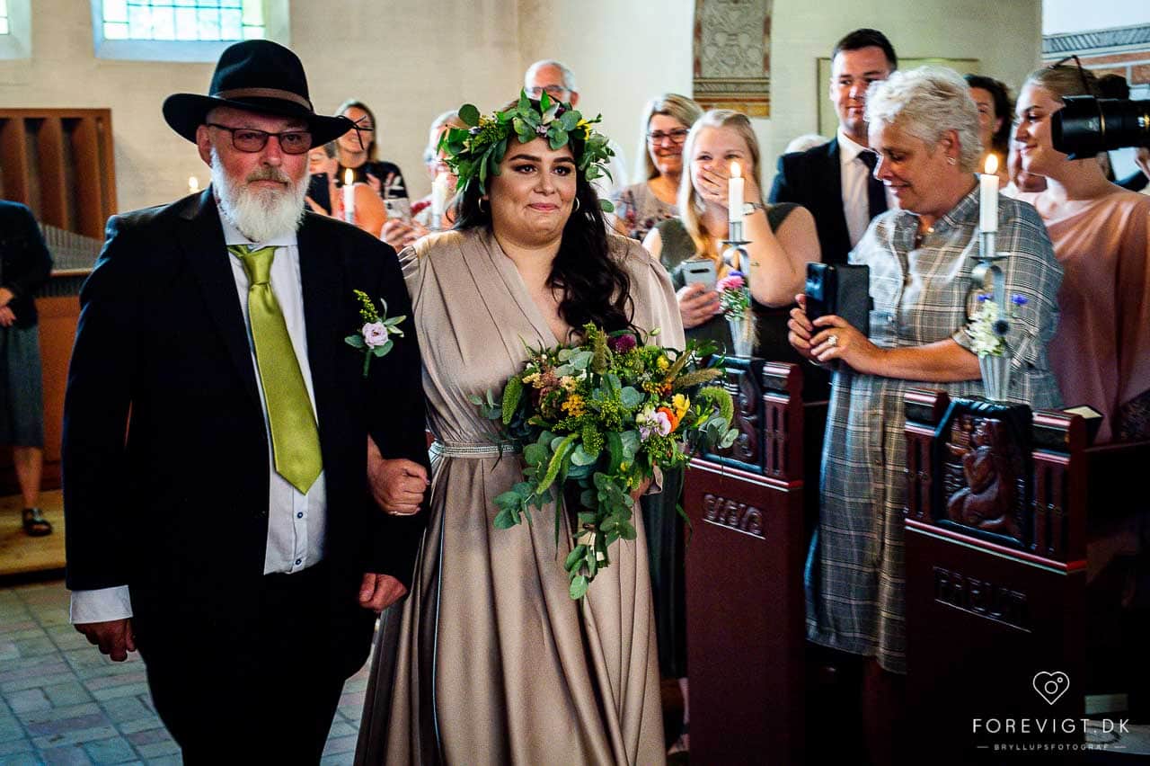 brud med far Strøby kirke bryllup på Stevns