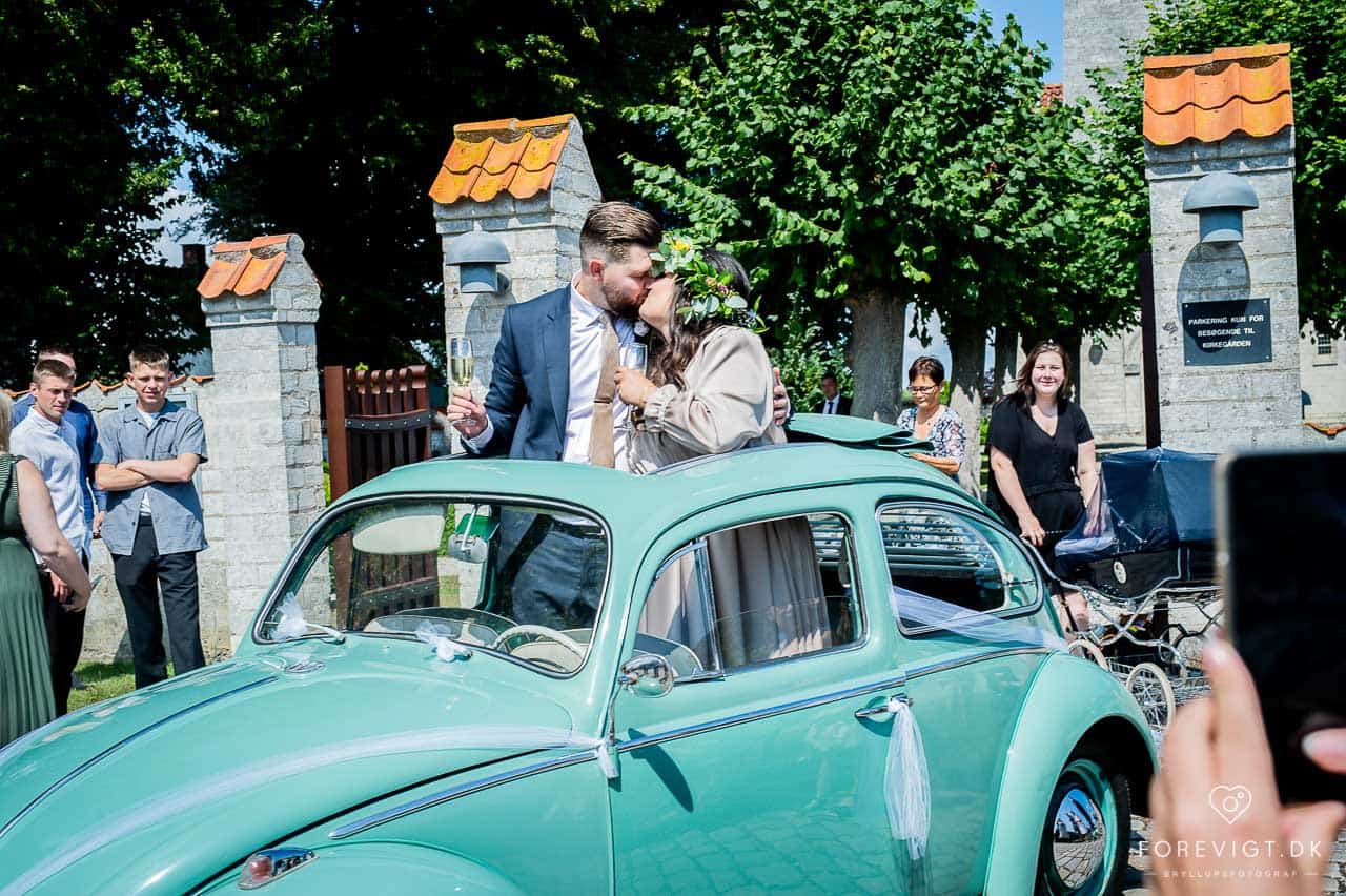 bryllup kysset Strøby kirke bryllup på Stevns