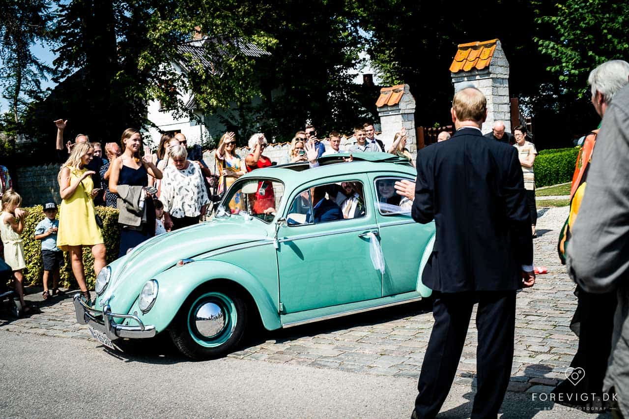 brudens bil Strøby kirke bryllup på Stevns