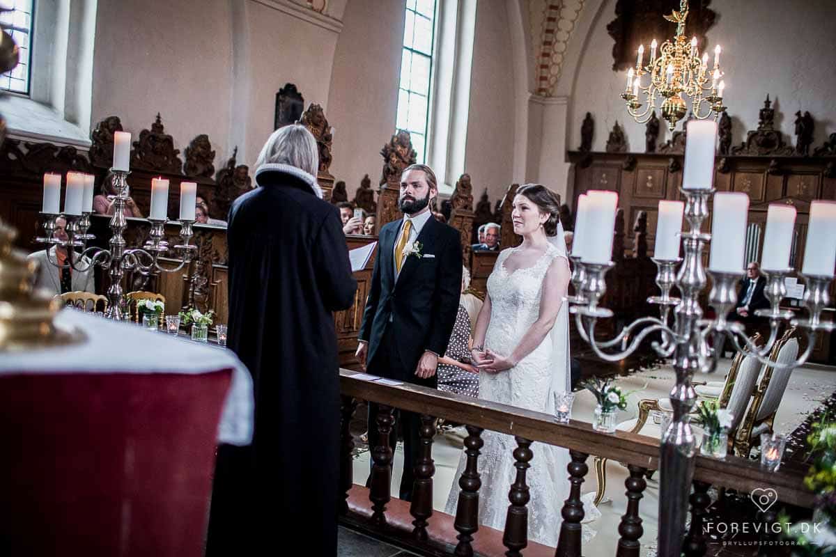 Lad slotskirken danne ramme om en romantisk vielse med middag og fest på slottet.