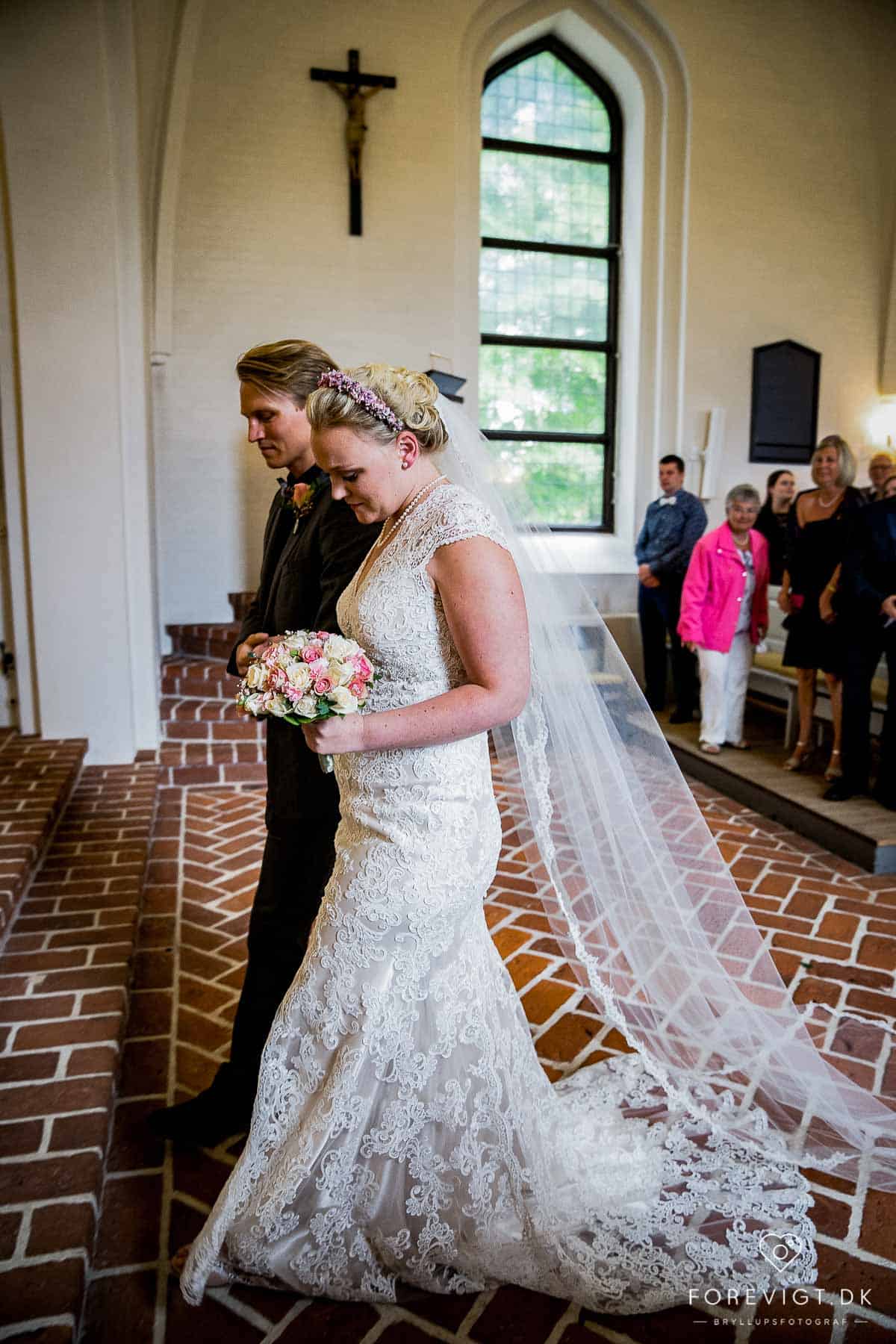 vielse i Mølholm Kirke bryllup