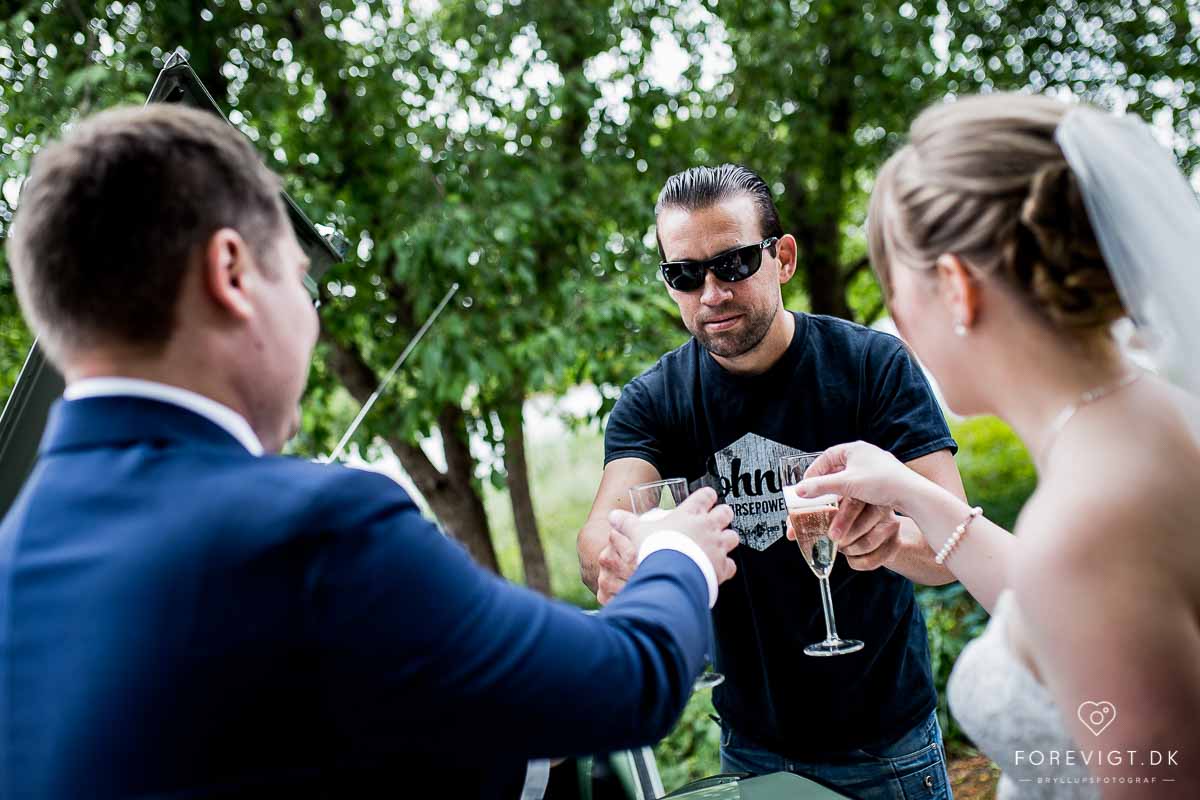 Bryllupsfotograf – fra kirken til kaffen – kreative bryllupsbilleder