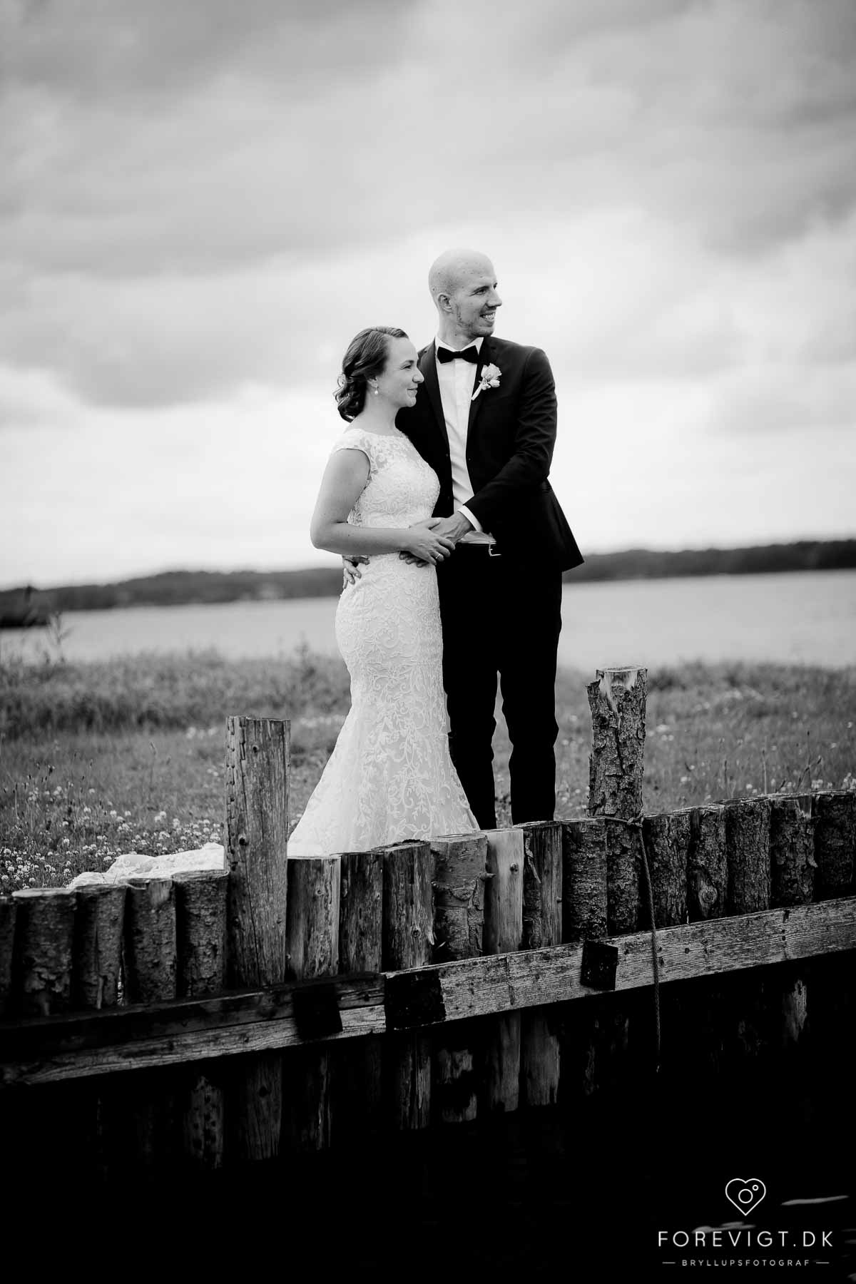 De officielle bryllupsportrætter ved Mariager Fjord