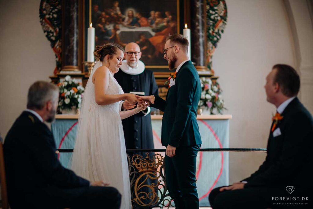 tikøb kirke bryllup