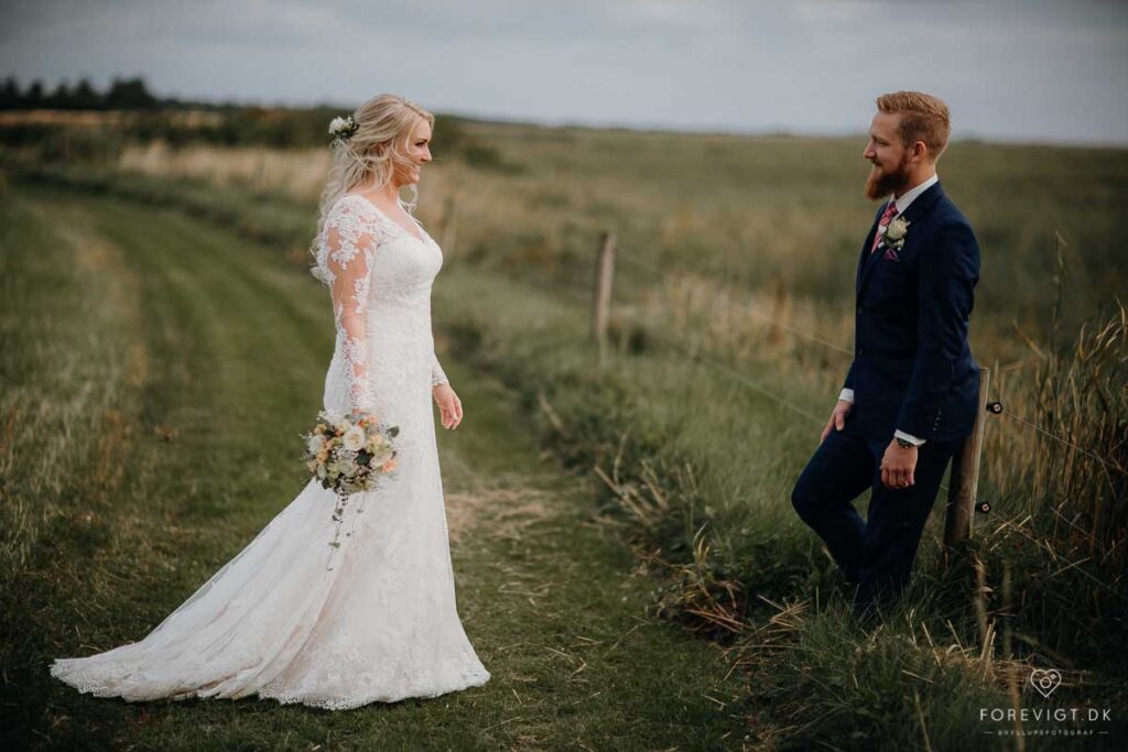 Hvad koster en bryllupsfotograf? Læs om prisen her.