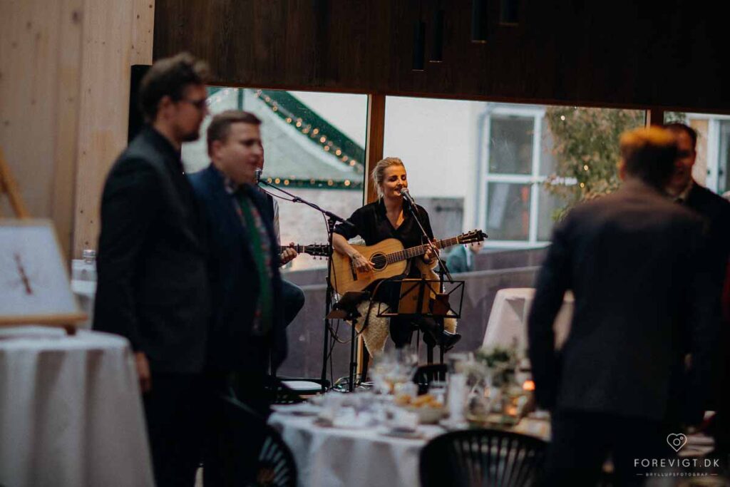 Musik til bryllup, begravelse og alt i mellem