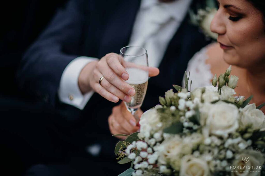 Romantisk herregårdsbryllup - Park, kirke og overnatning