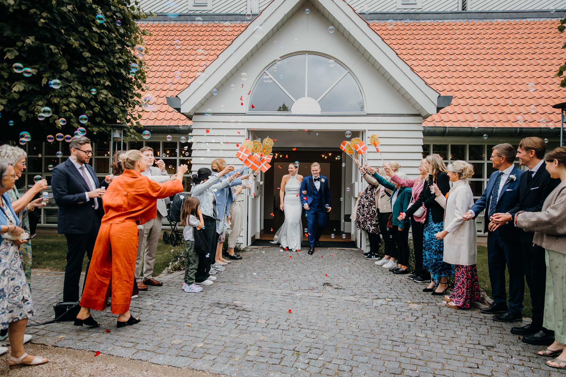 Efter ceremonien tog vi en tur rundt på Ny Hattenæs' smukke ejendom for at tage portrætfotografier.