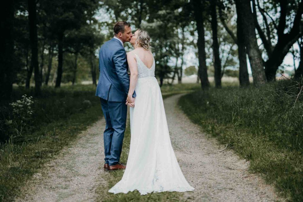 Bryllupsfotografi fra havevielse på Staarup Hovedgaard